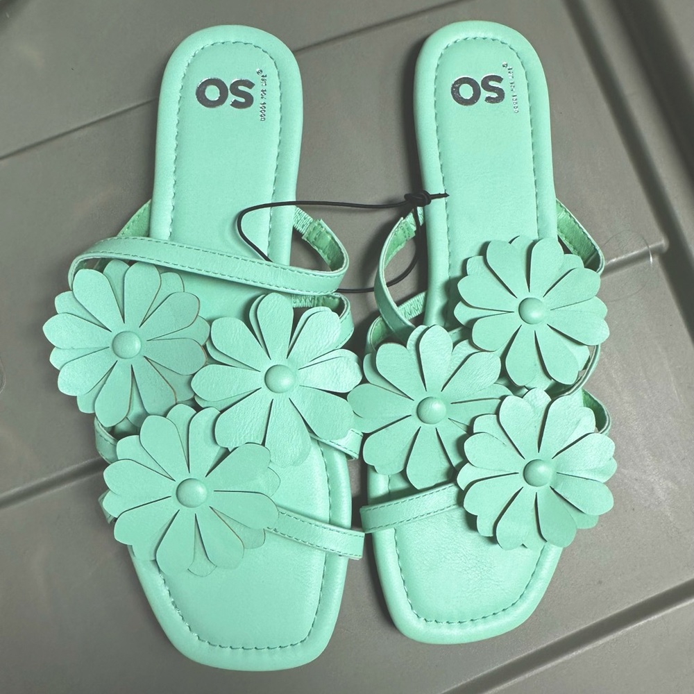 SO sandals women’s size 9 seafoam green floral 3-D flats shoes new tag